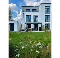 Neuwertige Doppelhaushälfte **ohne Provision, mit Solar** - Wiesbaden Mainz-Amöneburg