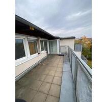 2-Zimmer Wohnung große Terrasse, Wintergarten & TG-Platz Fürth