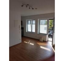 Modernes, helles1-Zimmer-Apartment mit kleinem Balkon in Erlangen - Buckenhof