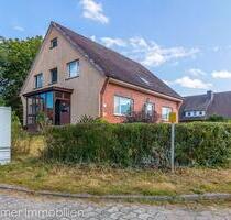 Charmante Dachgeschosswohnung mit Gartenanteil – Gemütliches Wohnen unter dem Dach - Dollern
