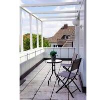 Renovierte Penthouse-Wohnung mit zwei Balkonen und EBK - Bielefeld