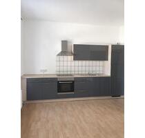 Kleine Erdgeschoss-Wohnung mit Einbauküche *frei ab 1.11.2025* - Meerane
