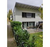 Charmantes Reiheneckhaus in idyllischer Lage in Sinzing