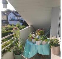 Charmante 2 Zimmer Dachgeschosswohnung mit Balkon ins Grüne - Schwaikheim