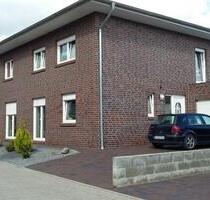 moderne Doppelhaushälfte - 1.350,00 EUR Kaltmiete, ca.  110,00 m² in Damme (PLZ: 49401)