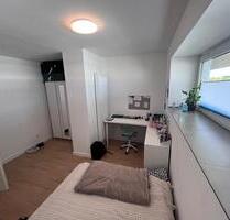 Zimmer in Mädels WG - 550,00 EUR Kaltmiete, ca.  15,00 m² in Köln (PLZ: 51065) Mülheim