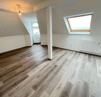 **TOP** renovierte 2- Zimmer Wohnung im Dachgeschoss! - Essen Stadtbezirk III