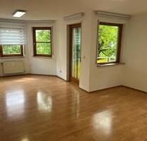 Gepflegte 2,5-Zimmer-Wohnung mit EBK und Balkon in Korntal - Korntal-Münchingen