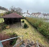 +++ Großzügige Erdgeschosswohnung mit ebenem Garten, überdachte Gartenterrasse, 2 Garagen und Stellplatz im Herzen von Pirmasens+++