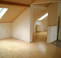 Biete schöne Dachgeschoßwohnung in Zweibrücken Bubenhausen an.