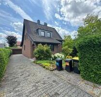 Freistehendes Einfamilienhaus mit Doppelgarage und Garten in Bielefeld-Senne