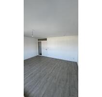 Frisch sanierte 2-Zimmer-Wohnung mit EBK und Garage - Ingolstadt Nordost