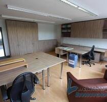 IMMOBILIEN LERCHENBERGER: Helle und große Bürofläche im 2. OG im Plattlinger Westen