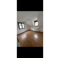 Helle 3 Zimmer Dachgeschoss Wohnung direkt in Waiblingen