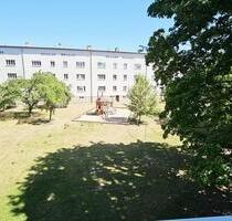 ideal für junge Familien- unser Spielplatz im Innenhof - Magdeburg Neue Neustadt