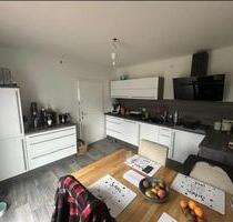 Schönes Mietshaus- 4,5 ZKB,großer Garten, 2 WCs, EBK - Homburg