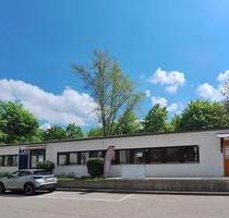 Praktische Lagerfläche mit Rampe und Büros. - München Aubing-Lochhausen-Langwied