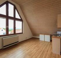 Ideal für Pendler oder Studenten: kleine 2-Zimmer-Dachgeschoss-Wohnung im Stadtteil Hardt - Nürtingen