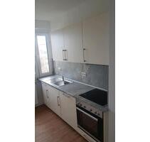 3-Raum-Wohnung mit möblierte Küche und Balkon - Südliches Anhalt