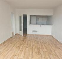Wir renovieren und Ihre Familie zieht ein: 3-Zimmer-Wohnung mit Einbauküche und Balkon - 58 m² - Delmenhorst