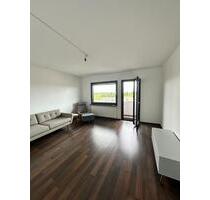 Helle möblierte 2-Zimmer-Wohnung mit Balkon, Aufzug und Aussicht - Berlin Reinickendorf