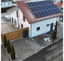 Einfamilienhaus zu verkaufen mit Pool PV Doppelgarage - Hüttisheim
