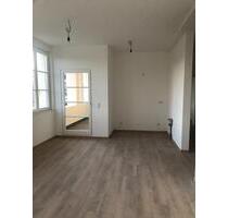 Kernsaniert & hell: 3-Zimmer-Wohnung mit Südloggia und Aufzug in - Pforzheim Weststadt