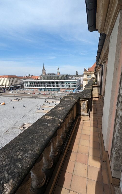 ...Balkon, 2 Bäder und Wohnküche: zentrale Wohnung am Altmarkt *EBK möglich* - Dresden