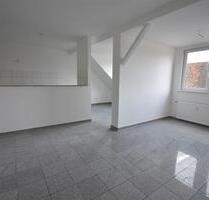 Altbaucharme in Kray! Gepflegte 2-Zimmer-Wohnung im DG zu vermieten - Essen Stadtbezirk VII