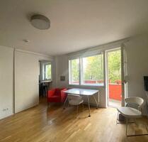 Zentrale Lage, mit Balkon, idyllisch ruhig. Bezugsfrei, v.Privat - Berlin Mitte