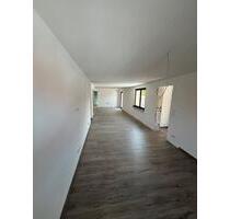 Moderne offene 4 - Zimmerwohnung mit großer Terrasse (Erstbezug) - Nüdlingen