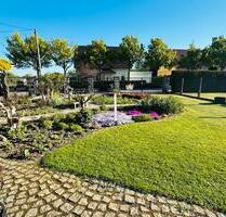 Haus mit Teich , ausgebautem Keller , Nebengelass und Garage - Genthin