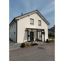 5-Zi. EFH mit schönem Garten, 3 Garagen, EBK - Wonfurt Steinsfeld