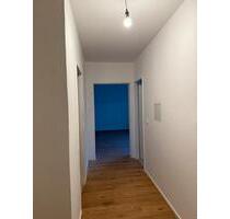 Bezugsireie, kernsanierte 2-Zimmer-Wohnung mit Stellplatz - Berlin Tempelhof-Schöneberg