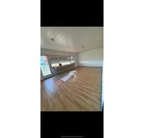 Schöne helle Wohnung - 1.300,00 EUR Kaltmiete, ca.  113,00 m² in Heddesheim (PLZ: 68542)