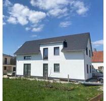 Zweifamilienhaus in ruhiger Familienlage, Neubauzustand - Vöhringen