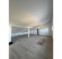 Moderne Neubau-Dachgeschosswohnung in Neuforweiler – ab 01.10.25 - Saarlouis