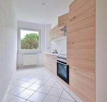 gepflegte 2 Raum Wohnung mit Einbauküche, Aufzug, Balkon und ruhiger Lage in Chemnitz + Stellplätze