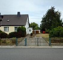 Doppelhaushälfte 1200m² Grundstück mit riesiger Gartenfläche - Bitterfeld-Wolfen