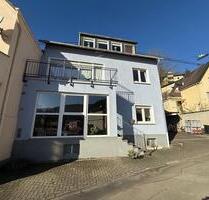 Großzügige 5-Zimmer-Wohnung mit Balkon und Blick auf die Lahn - Singhofen