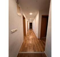 Attraktive 4-Zimmer-Erdgeschosswohnung mit Südbalkon, Gartenmitbe - Lauingen (Donau)