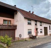 HausBauernhaus mit Scheune, Stallungen und großem Grundstück - Mehren