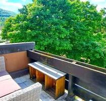 2,5-Zimmer-DG-Wohnung mit Einbauküche, Balkon, Stellplatz - Kuchen