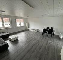 Großzügige 4,5-Zimmer-Wohnung - Wintergarten, Stellplatz, Garage - Gärtringen
