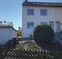 Doppelhaushälfte - 295.000,00 EUR Kaufpreis, ca.  118,00 m² in Euerbach (PLZ: 97502)
