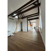 Galerie-Altbau-Wohnung mit Sonnenbalkon & Küche in Frankfurt - Frankfurt am Main Nied