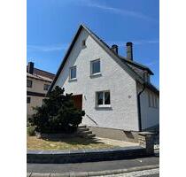 Komplett modernisiertes 4 Zimmer Einfamilienhaus, 2 Tageslichtbäder, voll unterkellert, Garage, Garten und vieles mehr.... - Rauhenebrach