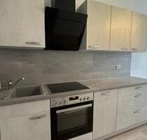 Werdau-ruhiges Zentrum, große 1-Zi.-Whg. mit Wanne, Einbauküche (inkl.)