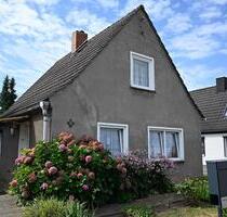 Kleines Haus mit Grundstück - 80.000,00 EUR Kaufpreis, in Oschersleben (Bode) (PLZ: 39387)