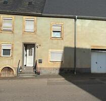 Haus zu Vermieten - 950,00 EUR Kaltmiete, in Hetzerath (PLZ: 54523)